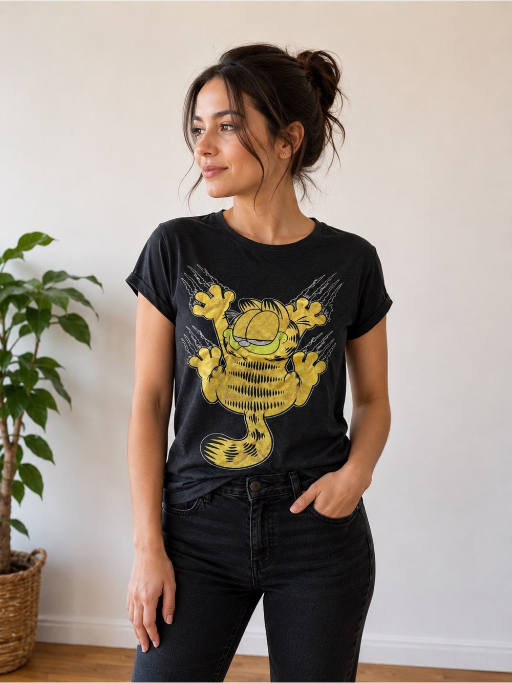 Garfield Graphic Reptile Tee - Black with Yellow Print